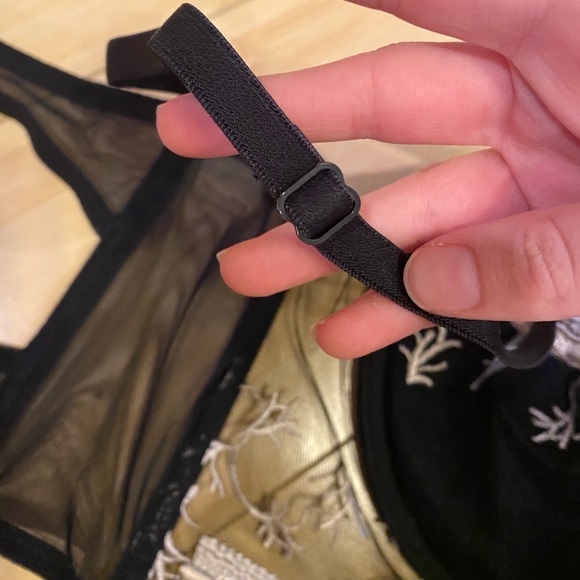 RARE Black lace bra with delicate white design - Picture 7 of 8